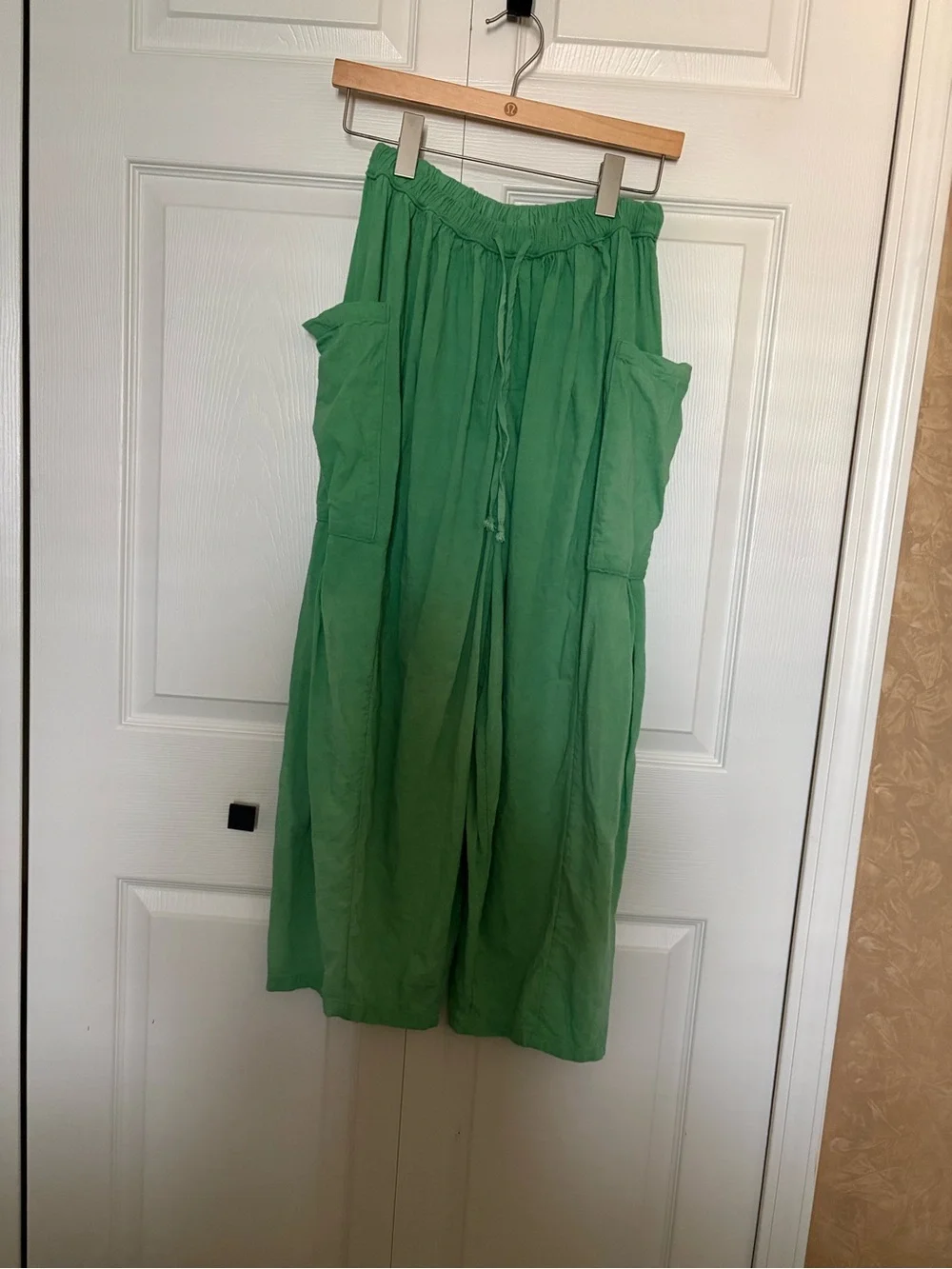 Free People Green Cropped Wide-Leg Pants.  It as bright as the first pic - Picture 3 of 4